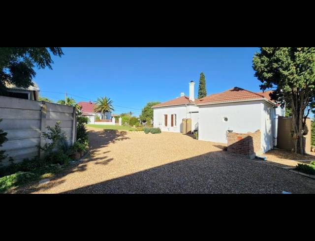 4 BEDROOM HOUSE FOR SALE IN BERGZICHT